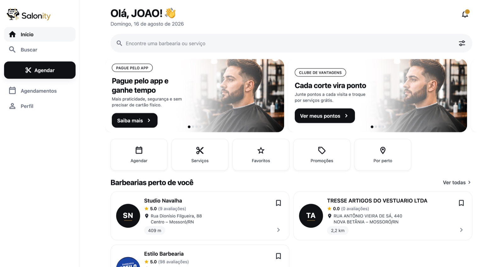 Tela inicial do app listando barbearias próximas com nota e distância